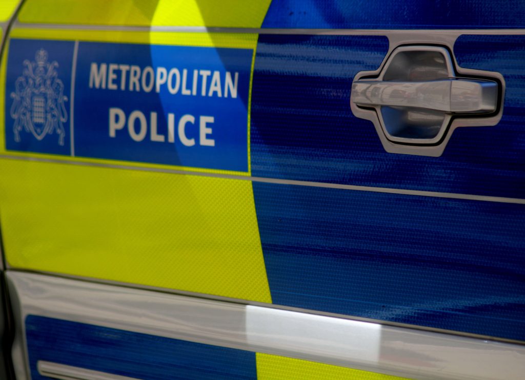 Picture of a Metropolitan Police car, zoomed into the logo 